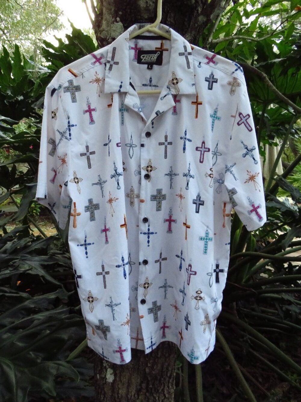 Fresh Prints Mens size Large Short Sleeved Cross button front shirt